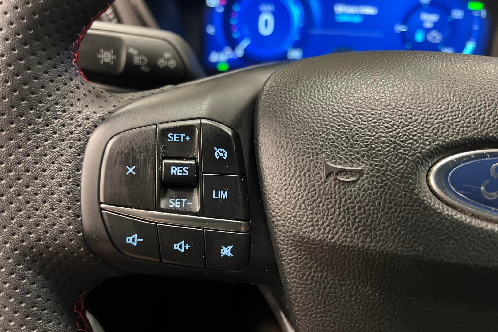 Ford Kuga iso kuva 20