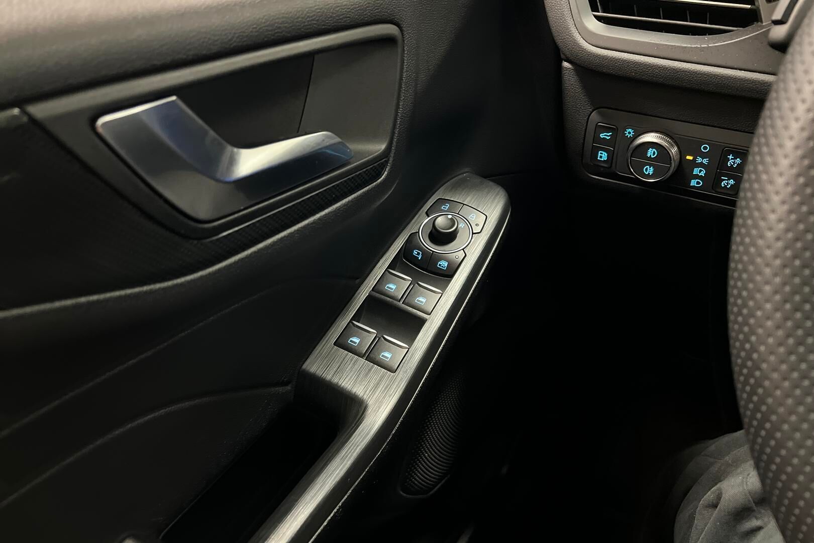 Ford Kuga iso kuva 21