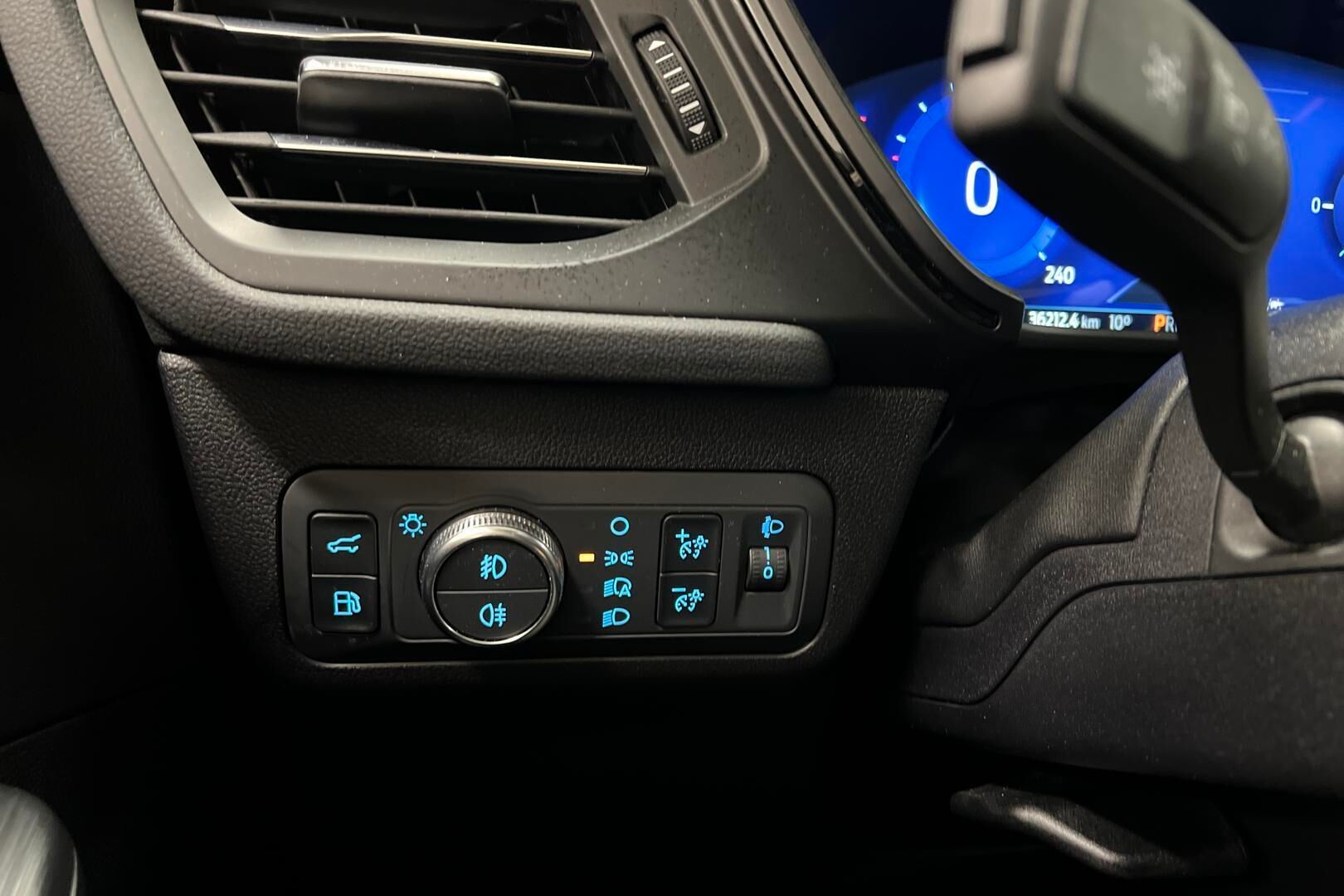 Ford Kuga iso kuva 22