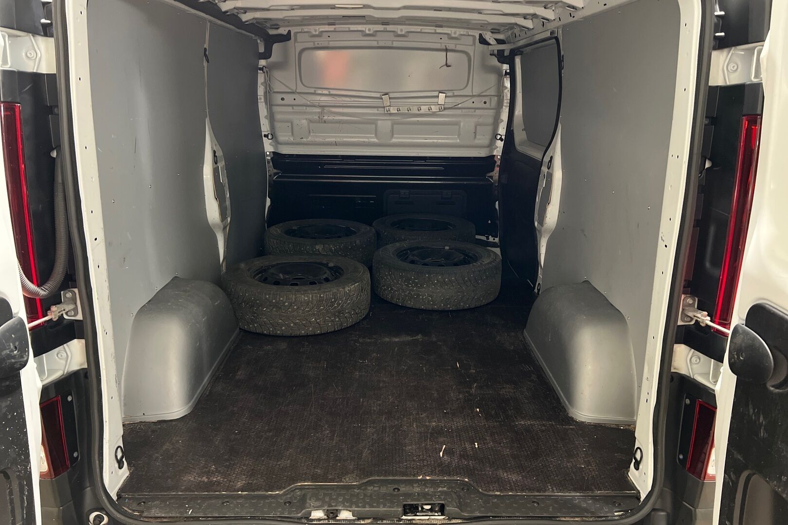 Renault Trafic iso kuva 9