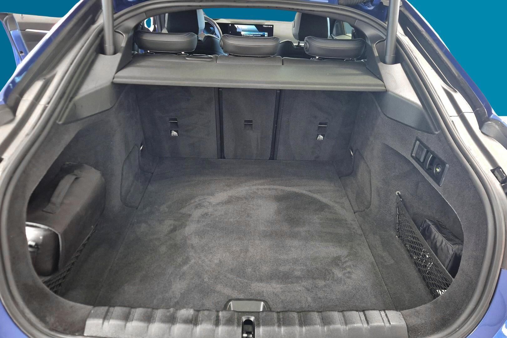 BMW i4 iso kuva 9
