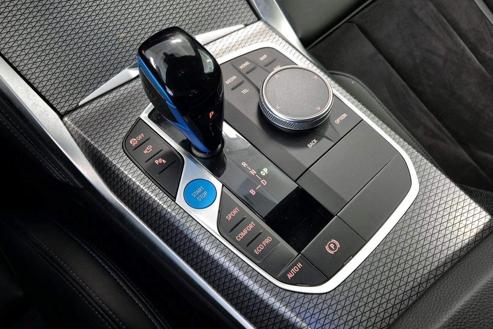 BMW i4 iso kuva 14