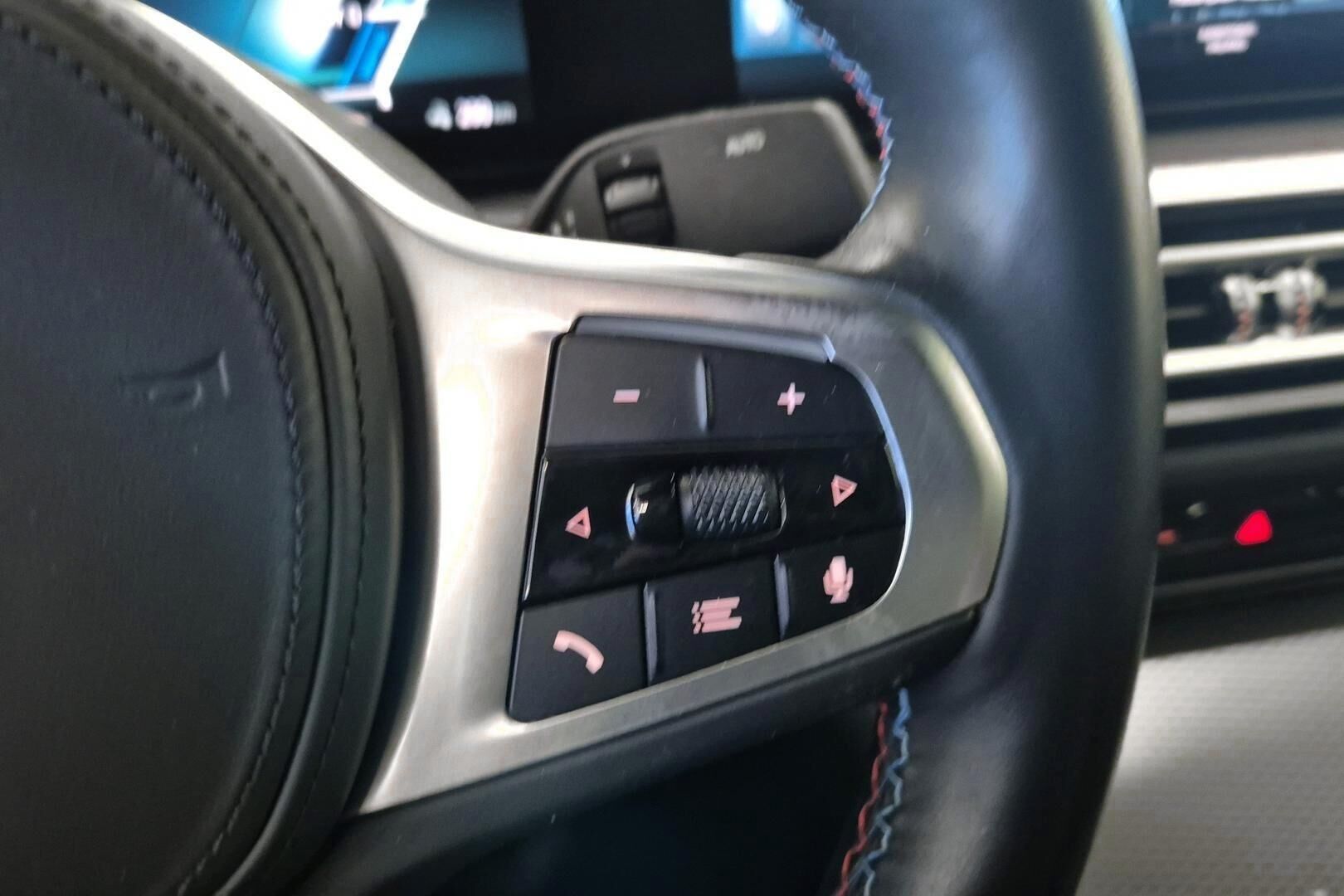 BMW i4 iso kuva 15