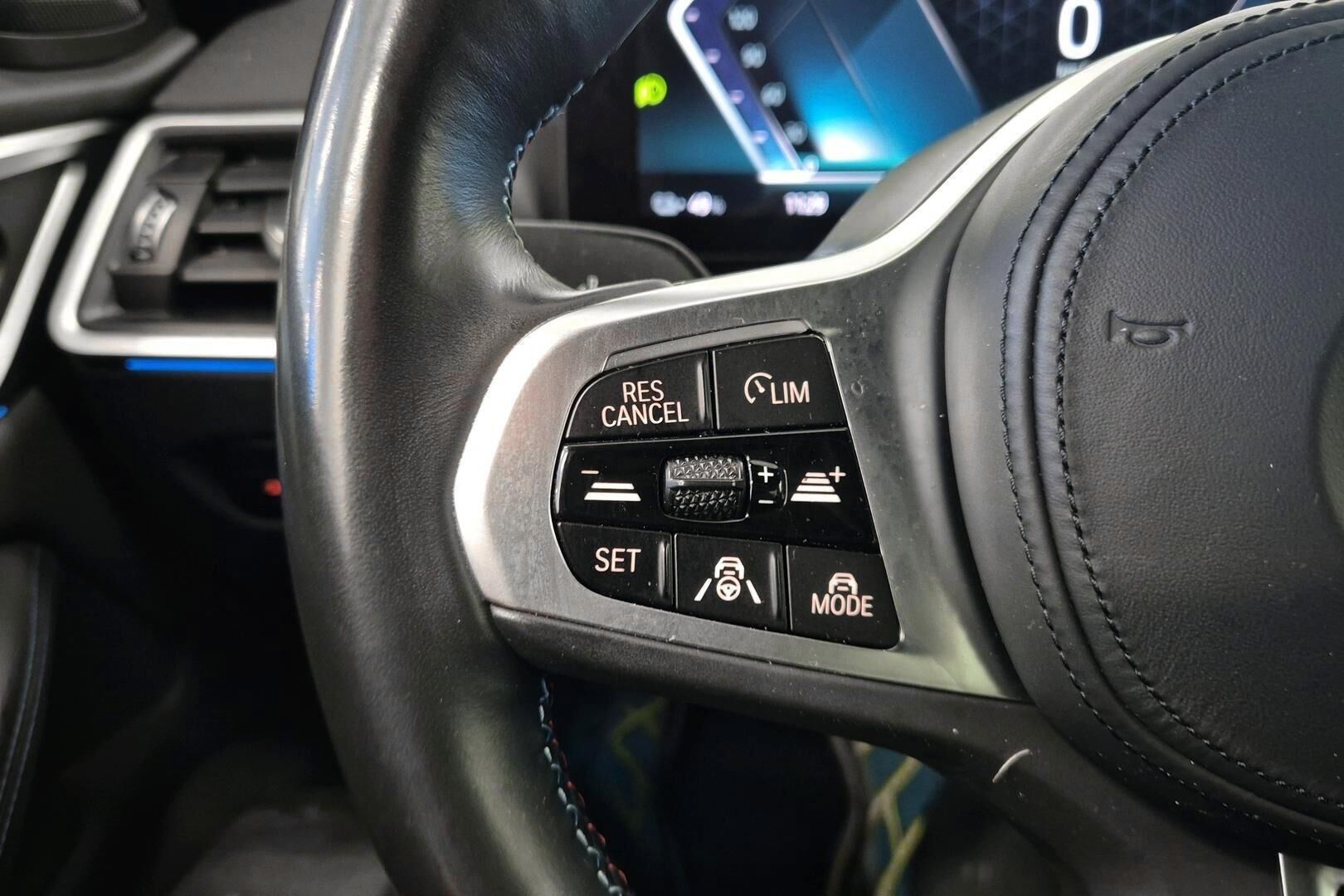 BMW i4 iso kuva 16