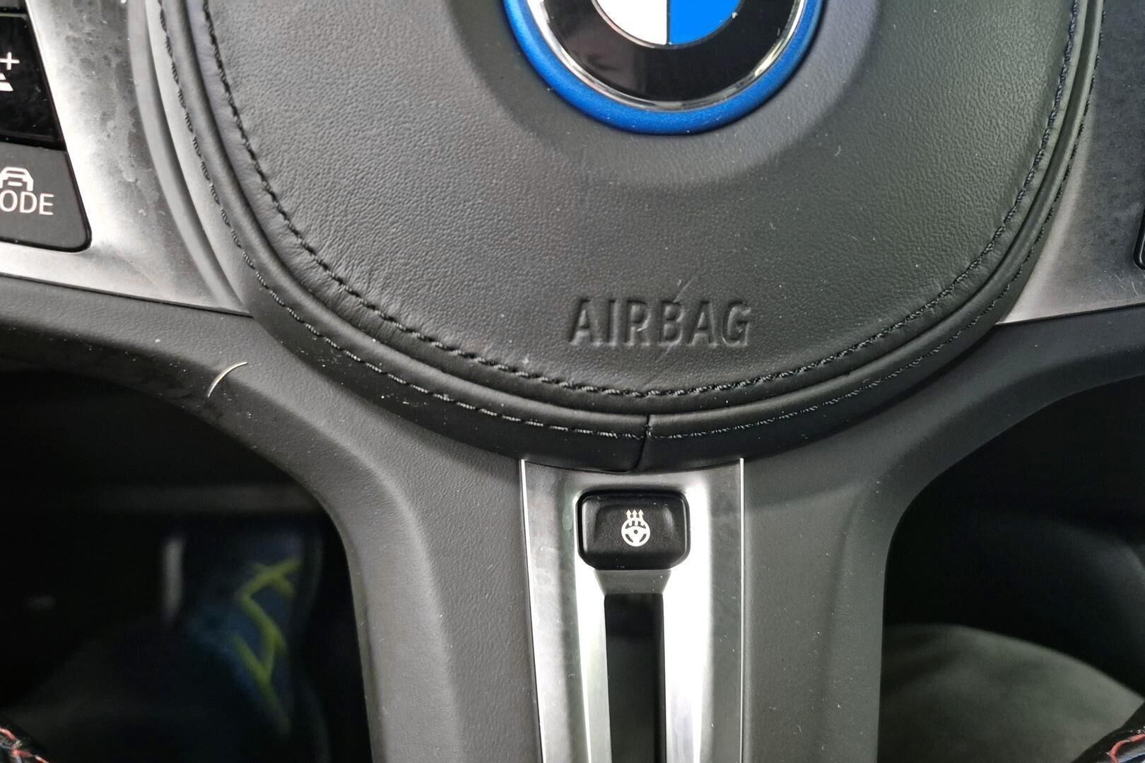 BMW i4 iso kuva 17