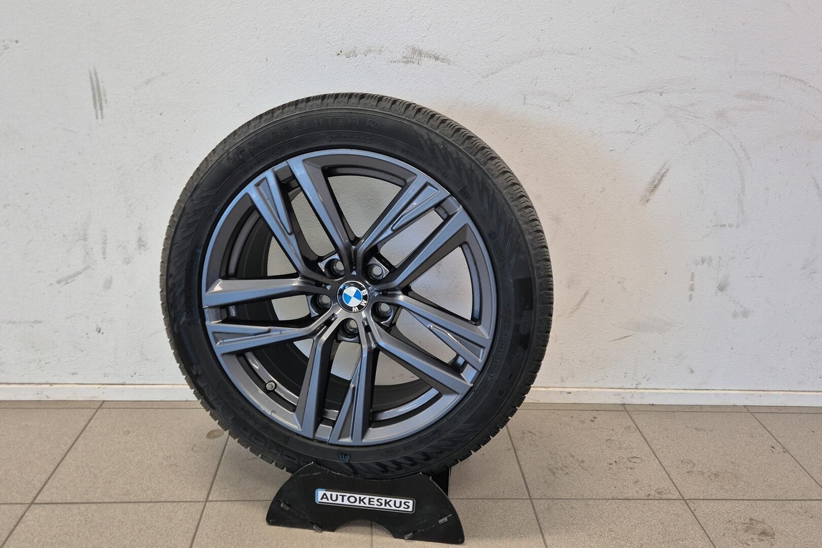 BMW i4 iso kuva 24