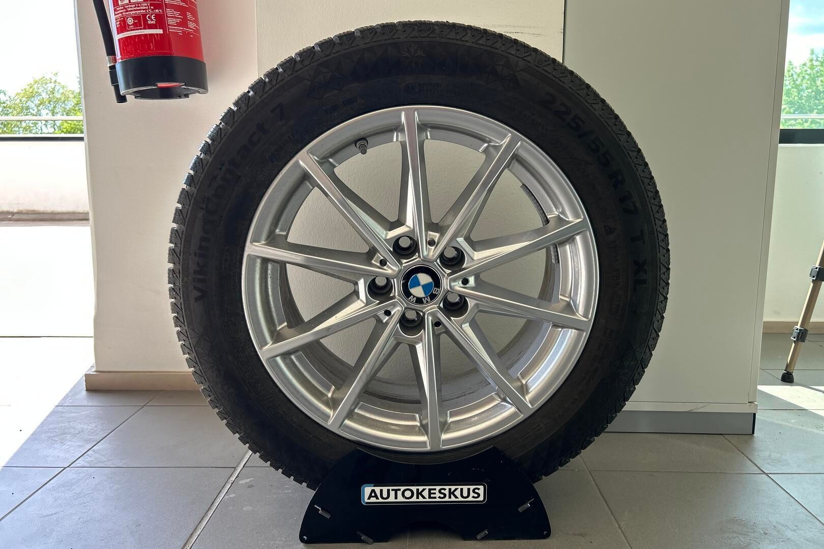 BMW i4 iso kuva 11