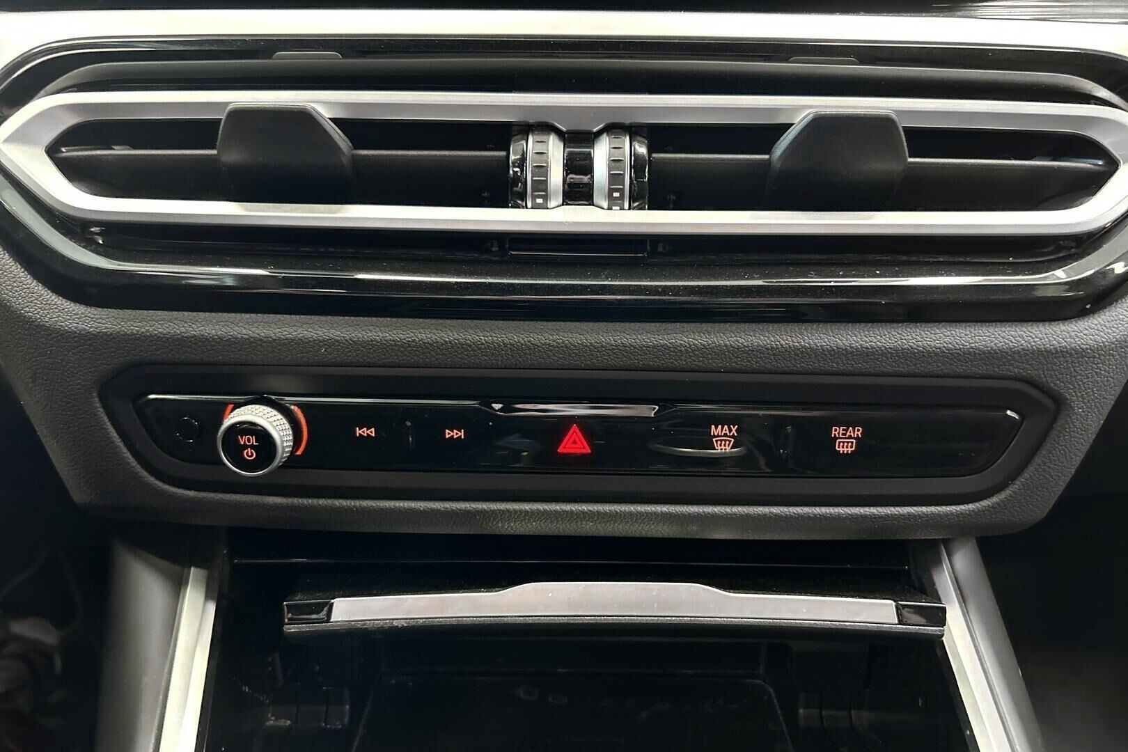 BMW i4 iso kuva 22