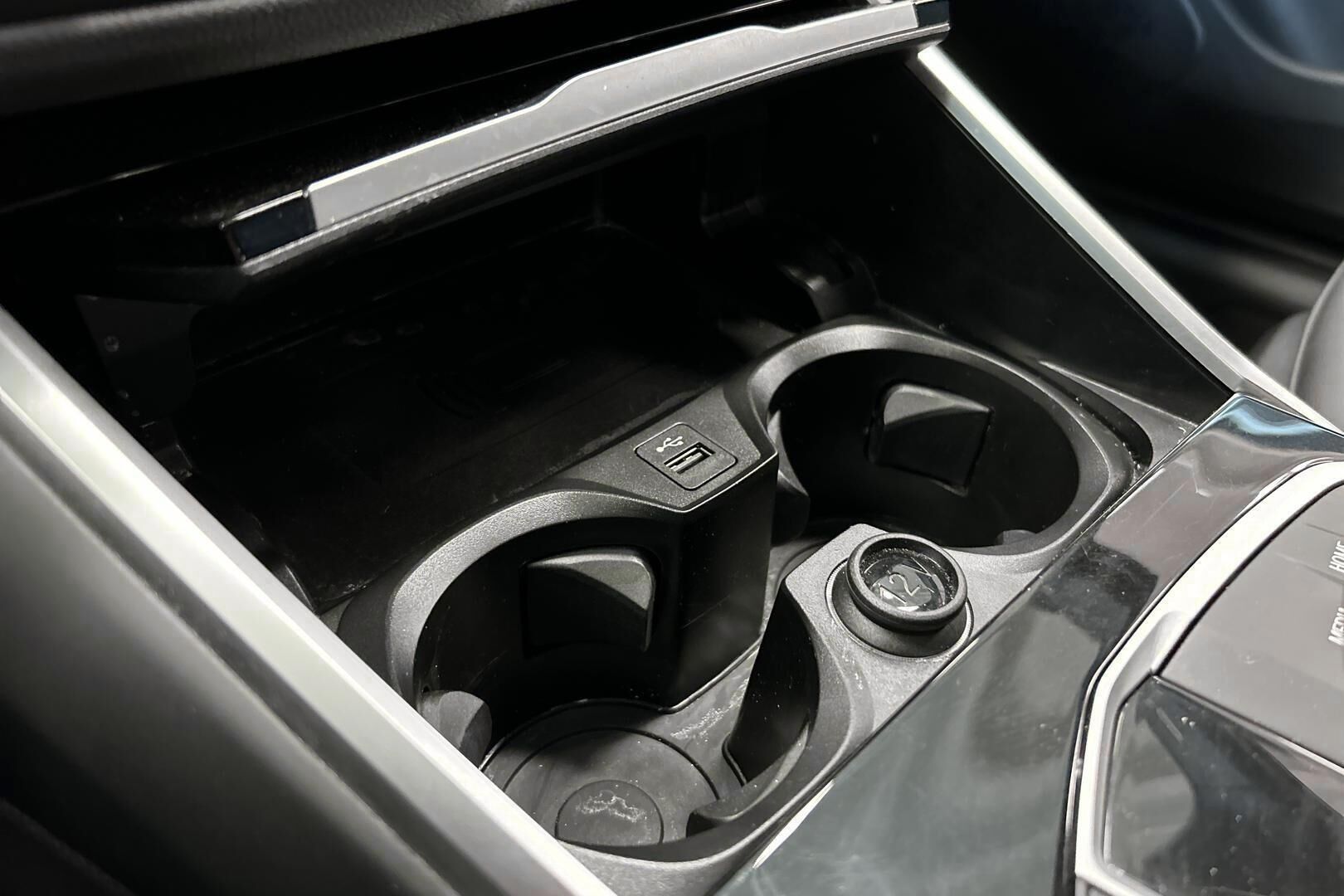 BMW i4 iso kuva 23
