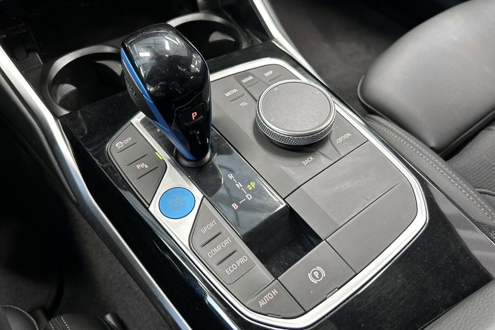 BMW i4 iso kuva 24