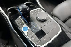 BMW i4 esikatselu 24