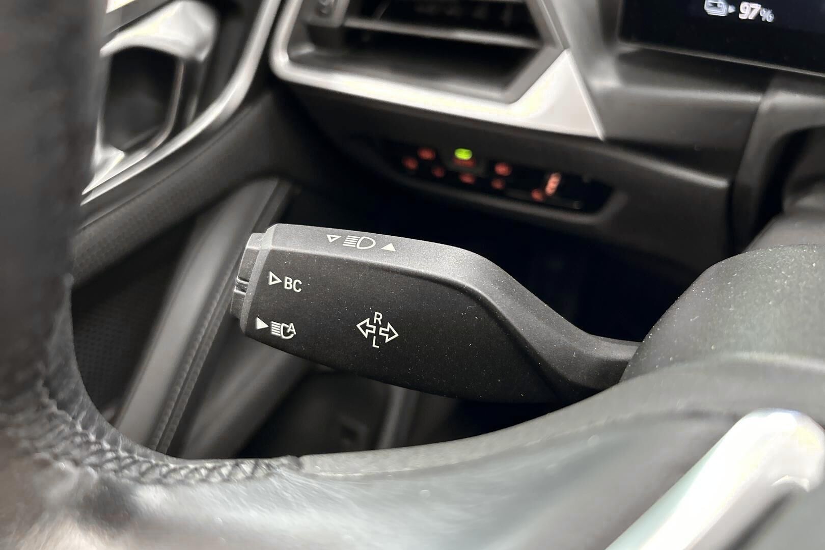 BMW i4 iso kuva 29