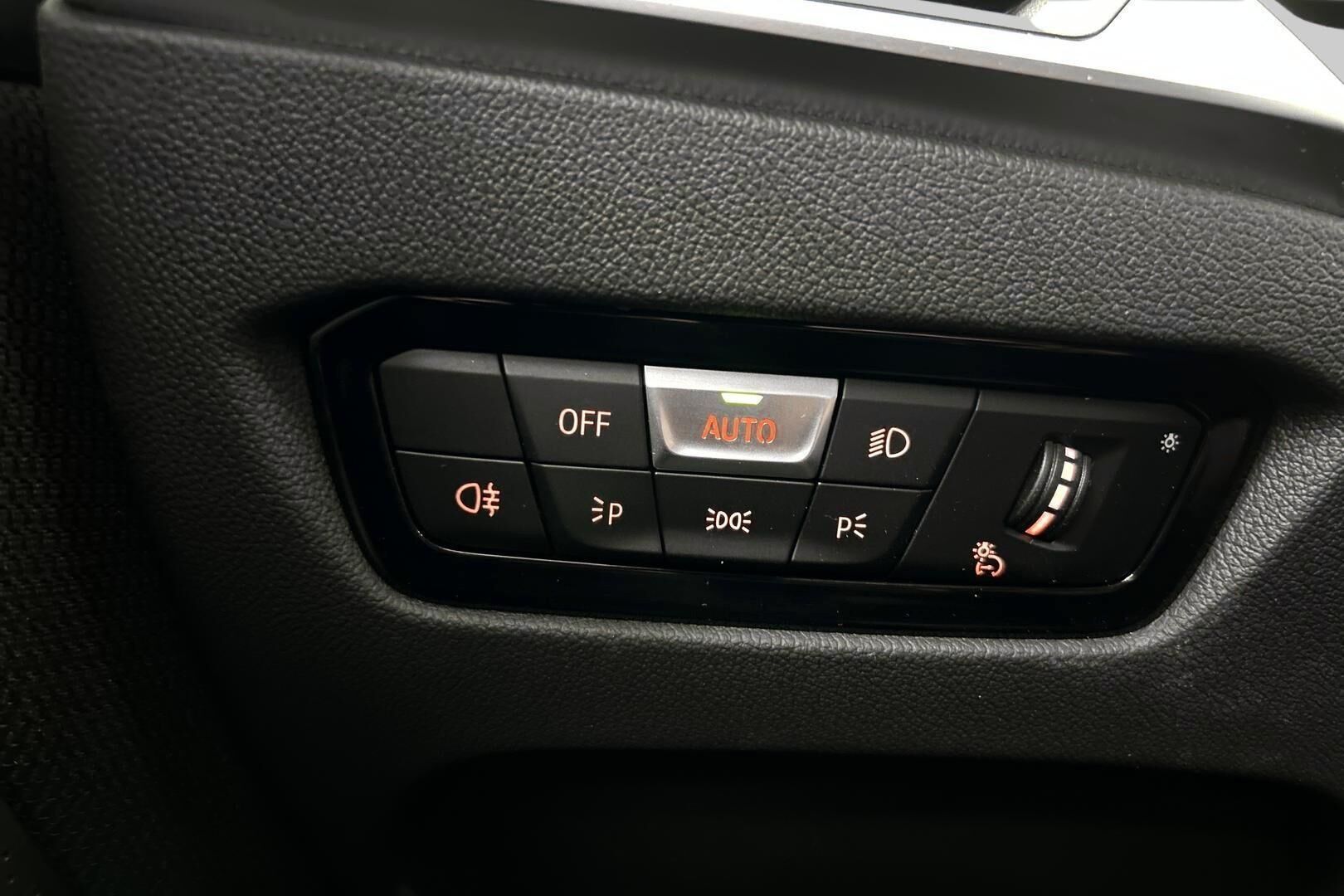 BMW i4 iso kuva 30