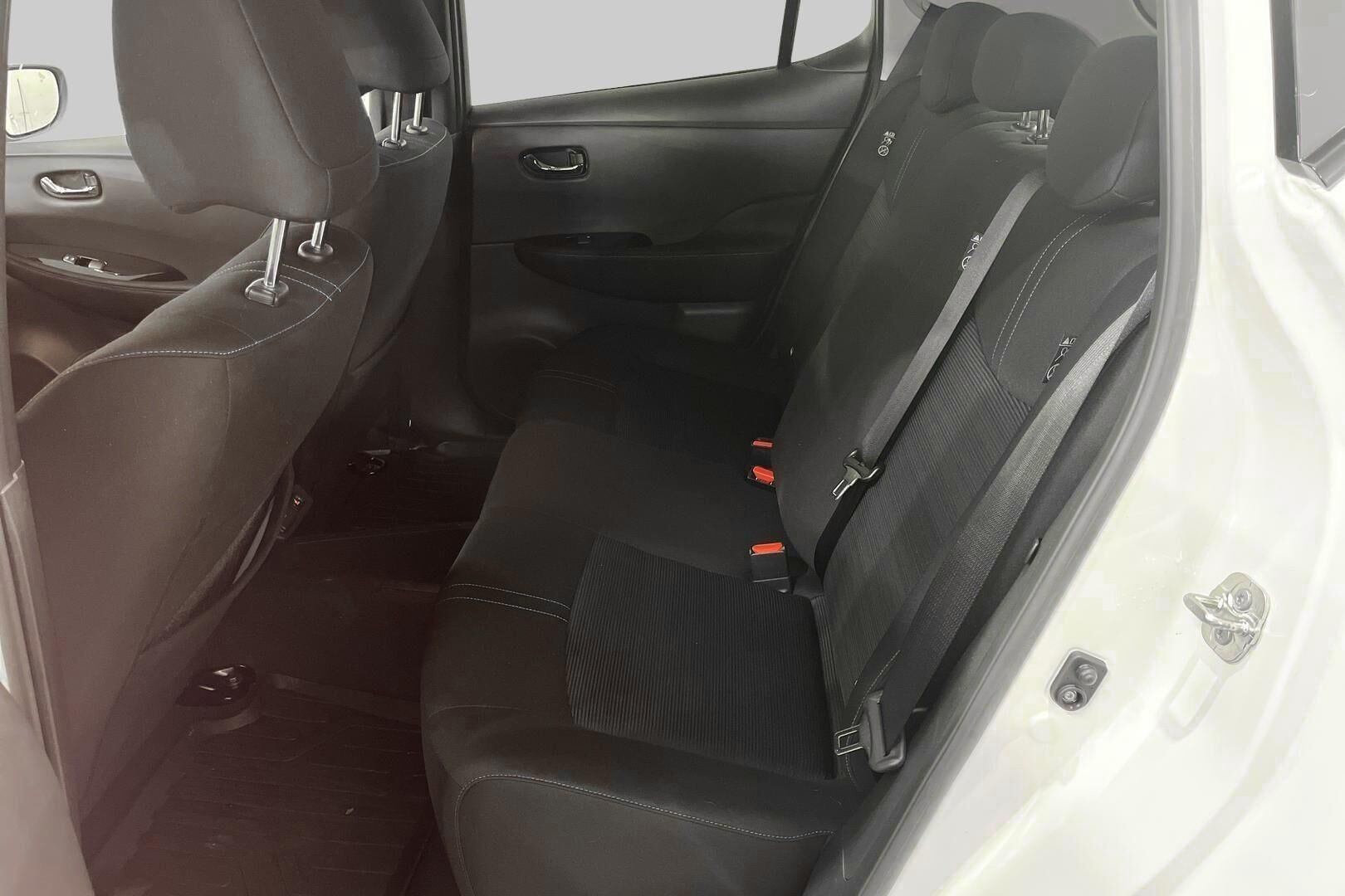 Nissan Leaf iso kuva 10