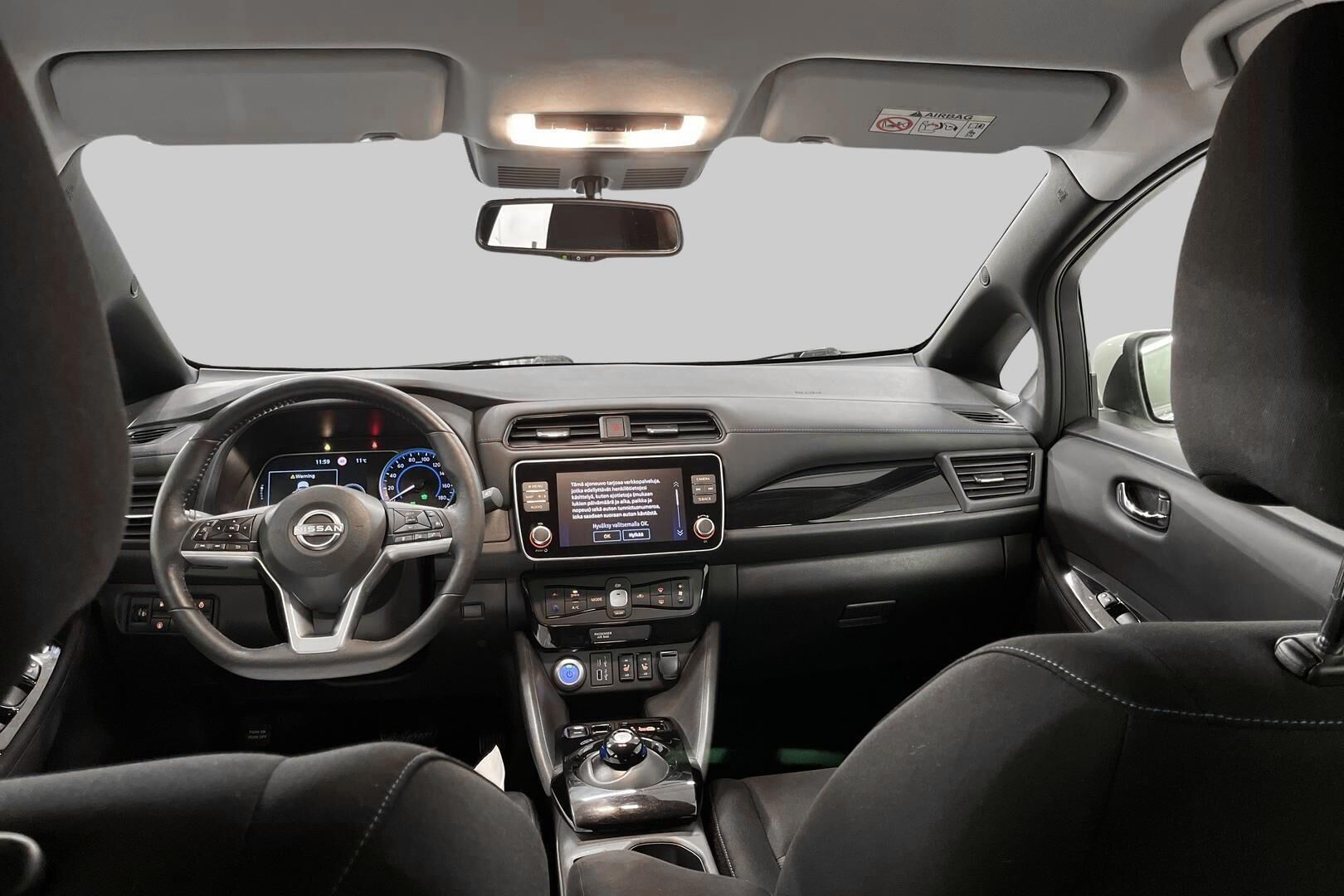 Nissan Leaf iso kuva 11