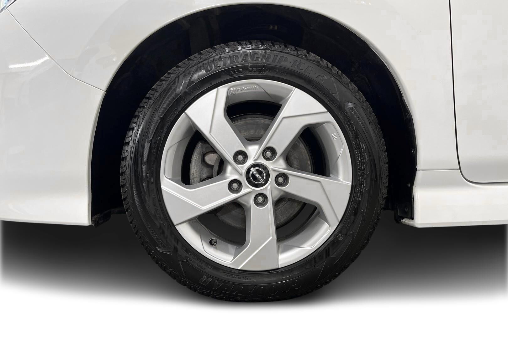 Nissan Leaf iso kuva 13