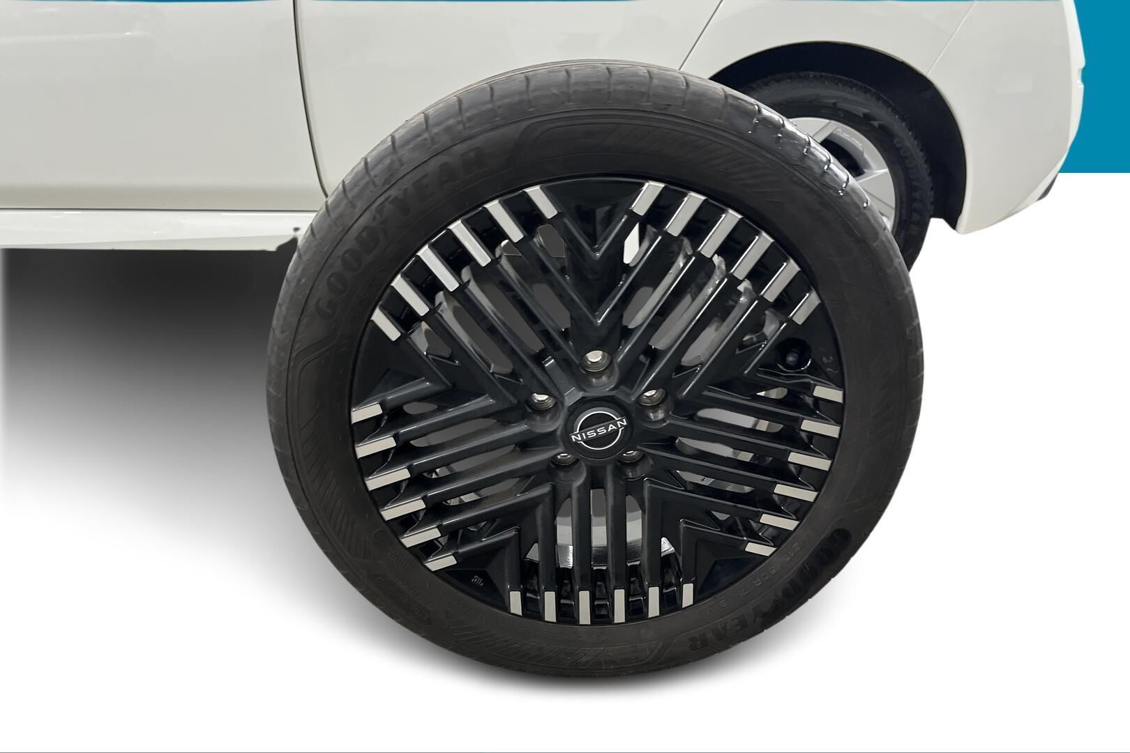Nissan Leaf iso kuva 14