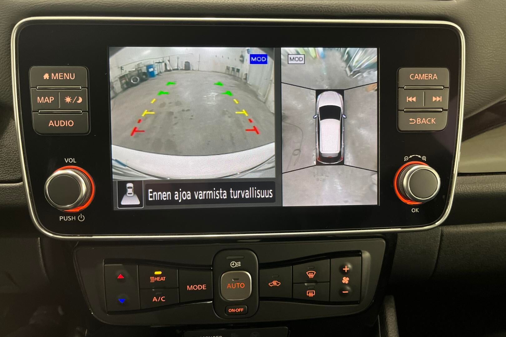 Nissan Leaf iso kuva 16