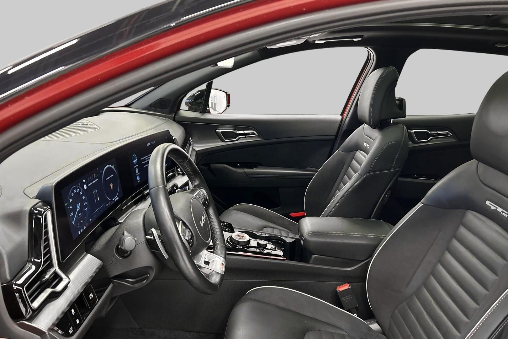 Kia Sportage iso kuva 8