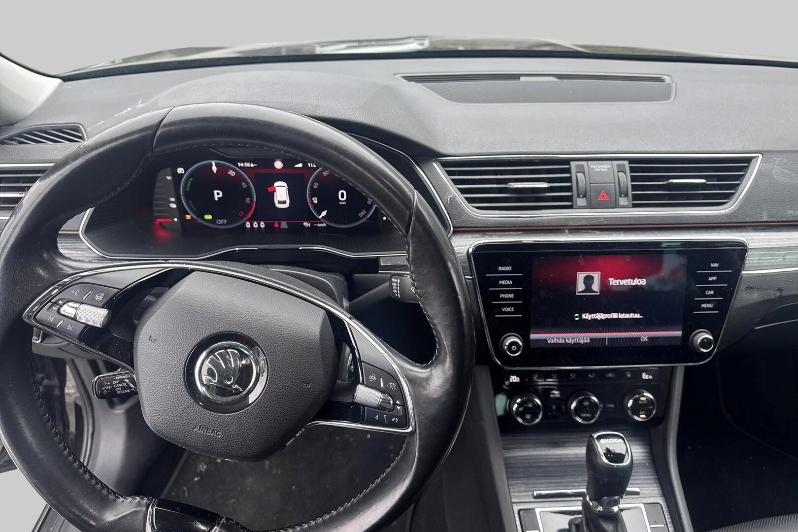 Skoda Superb iso kuva 1