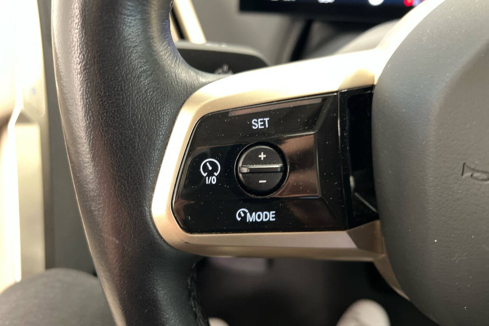 BMW iX iso kuva 18