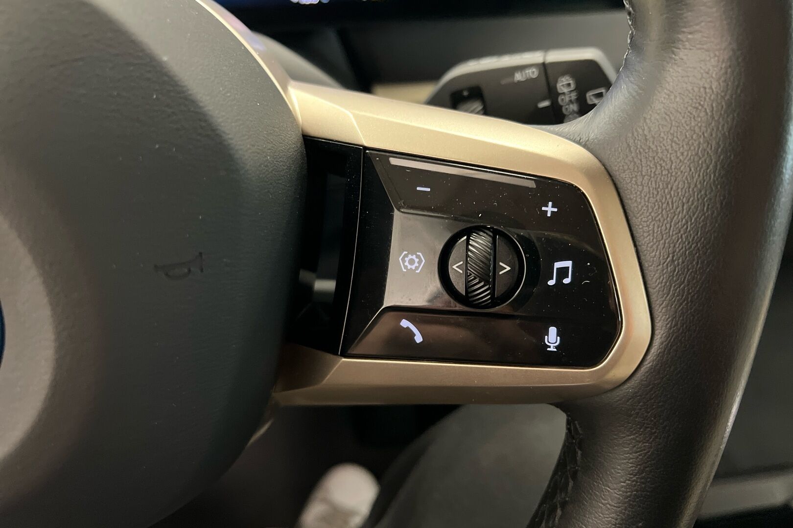 BMW iX iso kuva 9