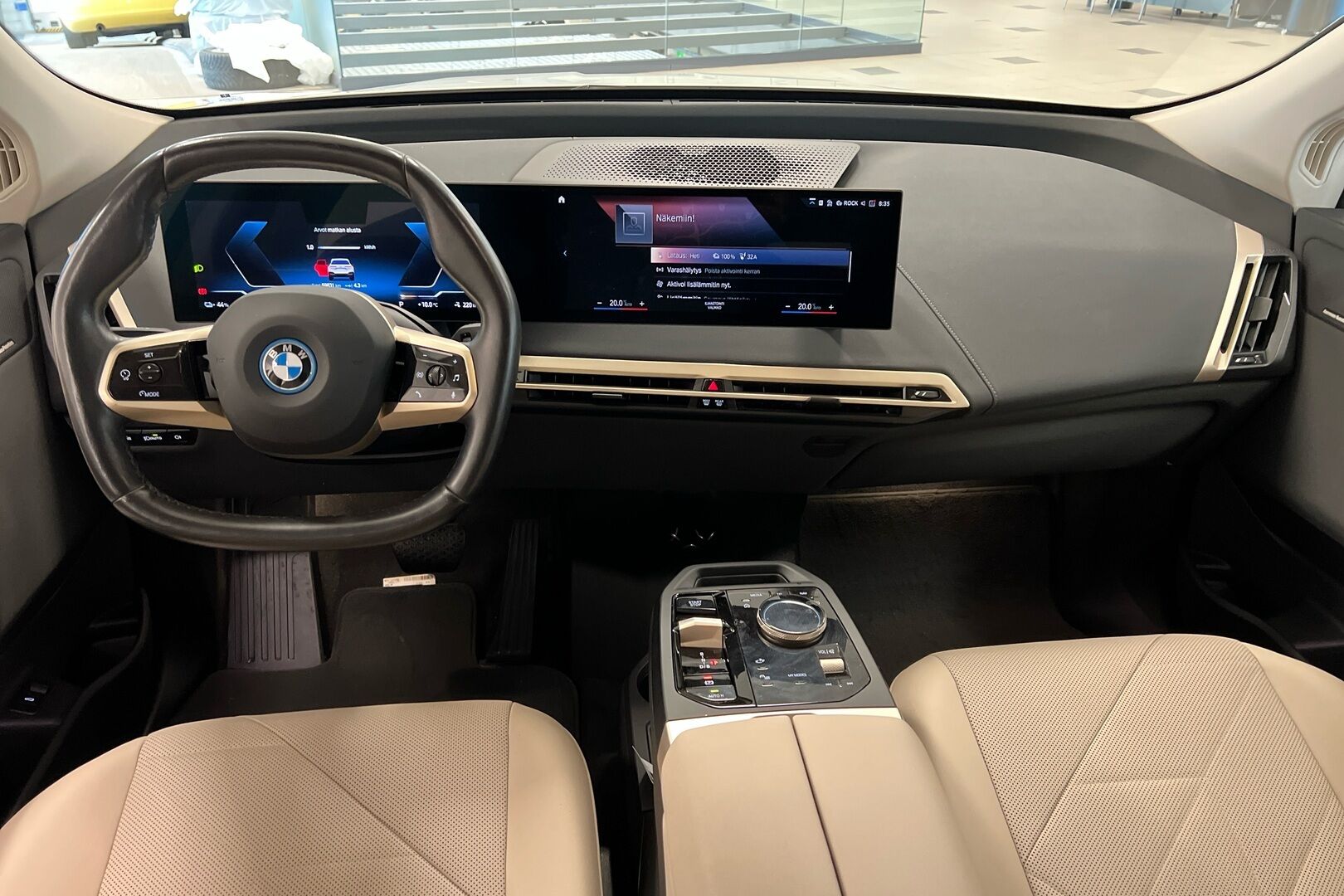 BMW iX iso kuva 10