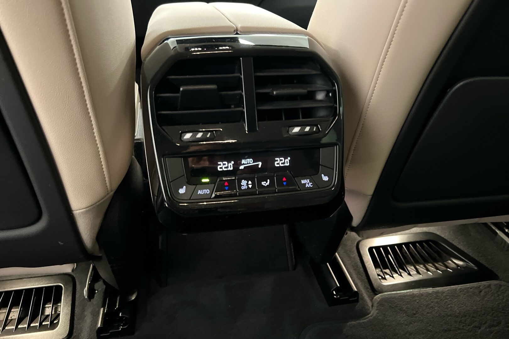 BMW iX iso kuva 19