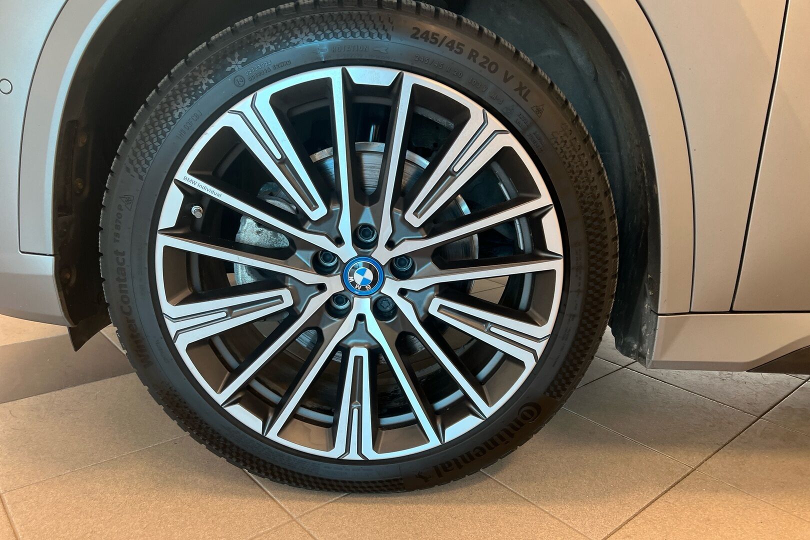 BMW iX1 iso kuva 10