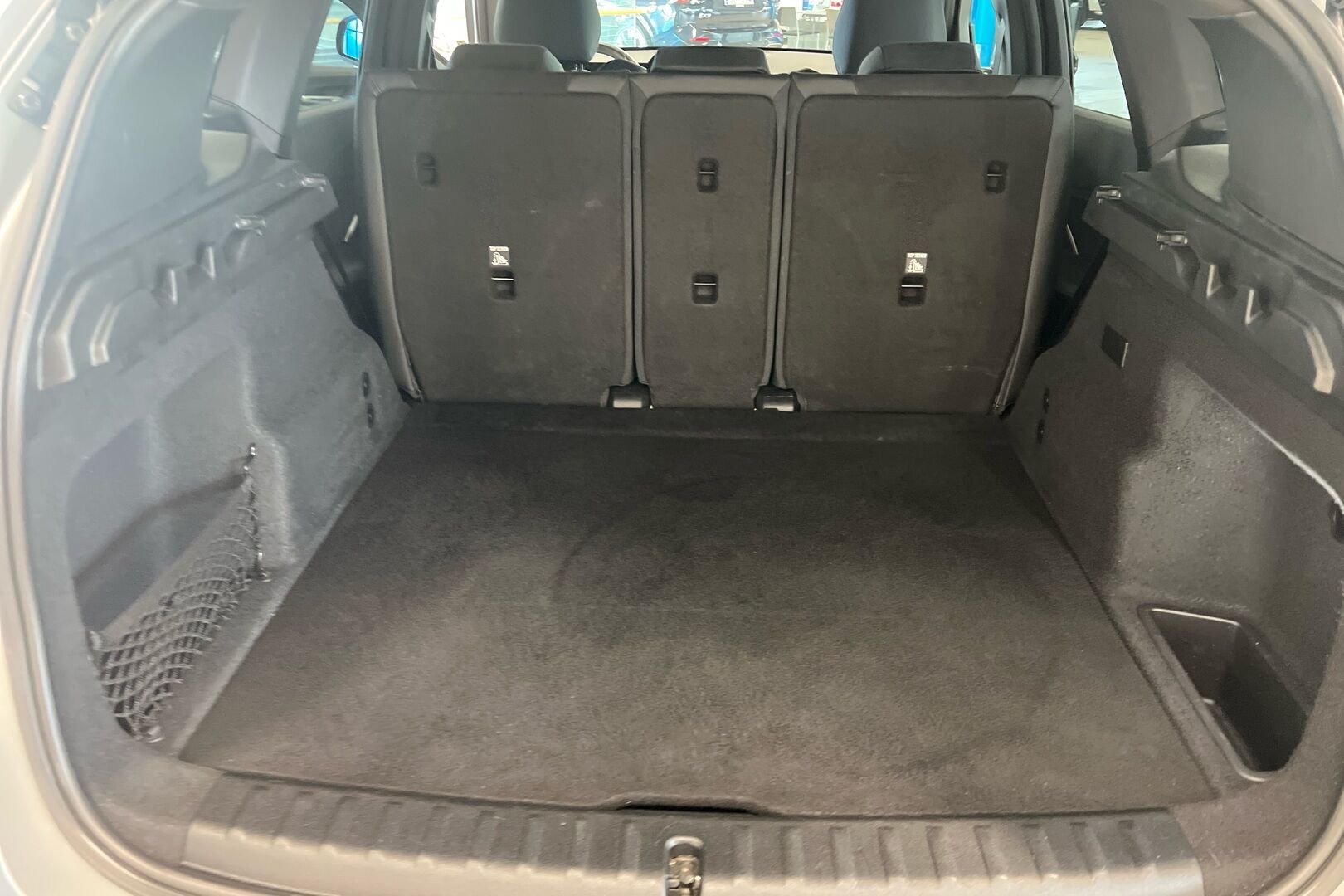 BMW iX1 iso kuva 9