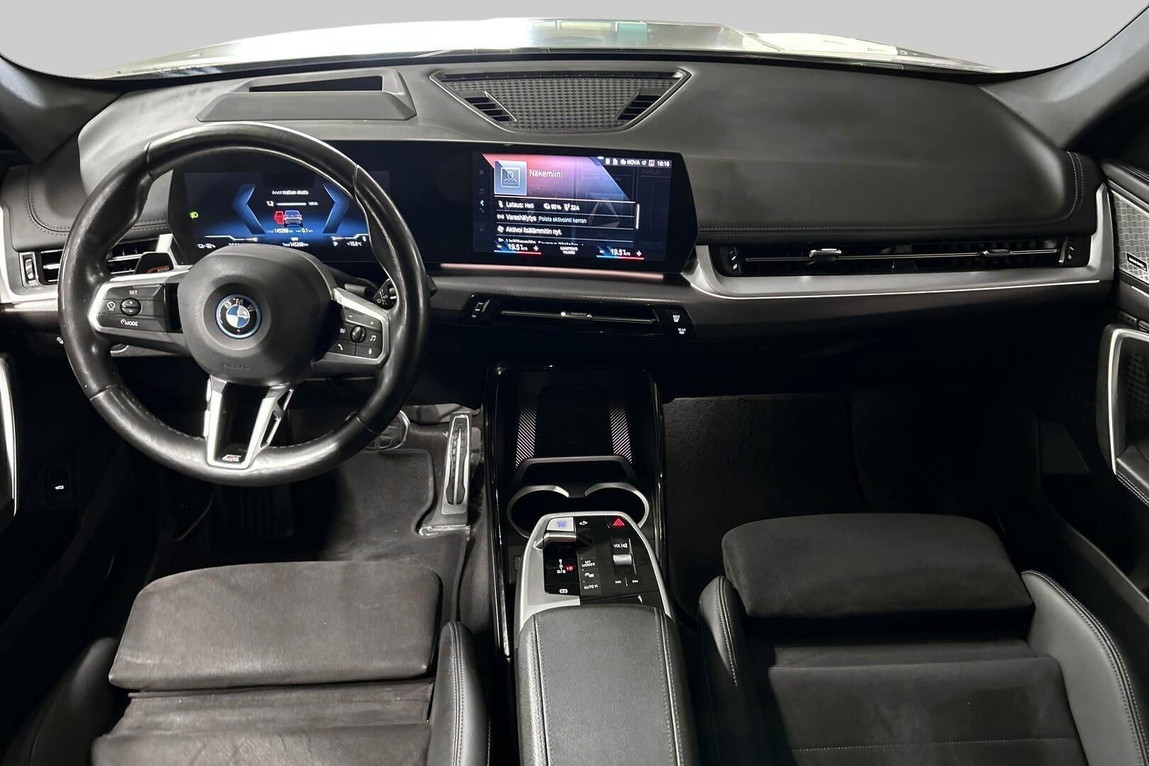 BMW iX1 iso kuva 11