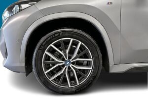 BMW iX1 esikatselu 13
