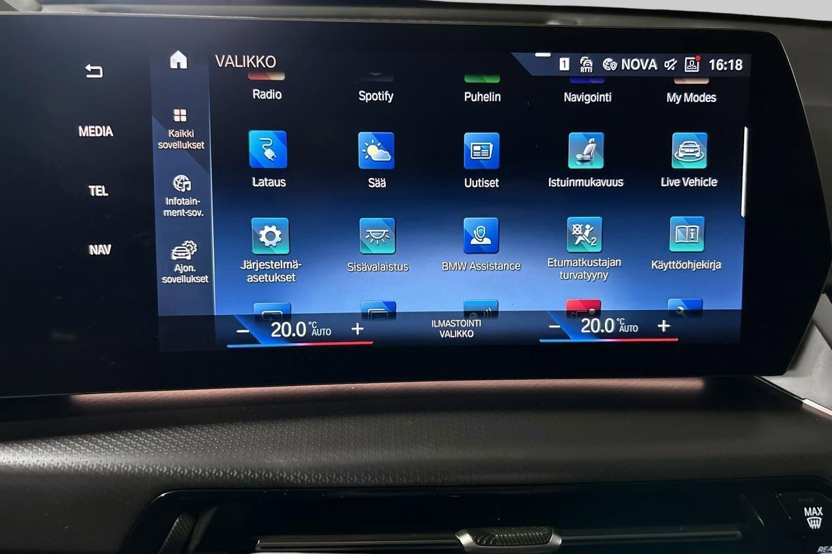 BMW iX1 iso kuva 21