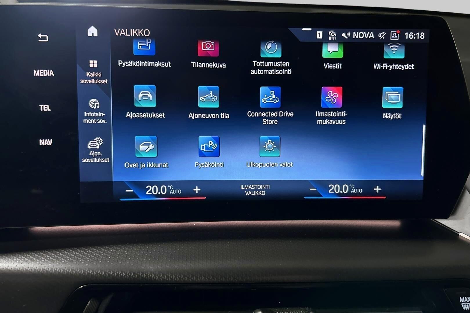 BMW iX1 iso kuva 23