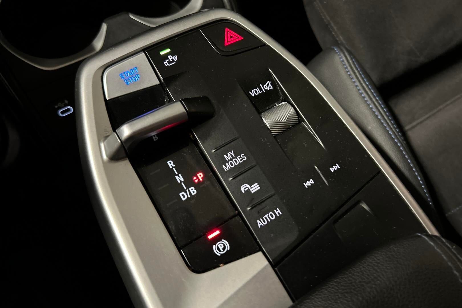 BMW iX1 iso kuva 26
