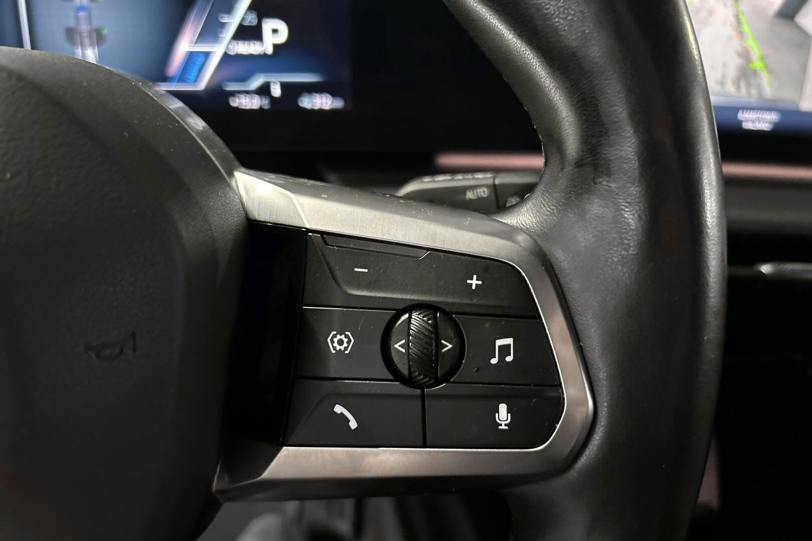 BMW iX1 iso kuva 28