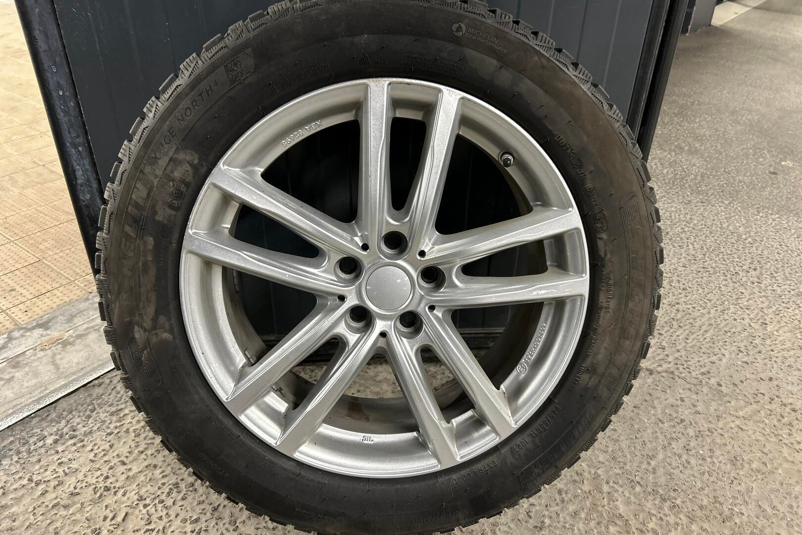 BMW iX1 iso kuva 29