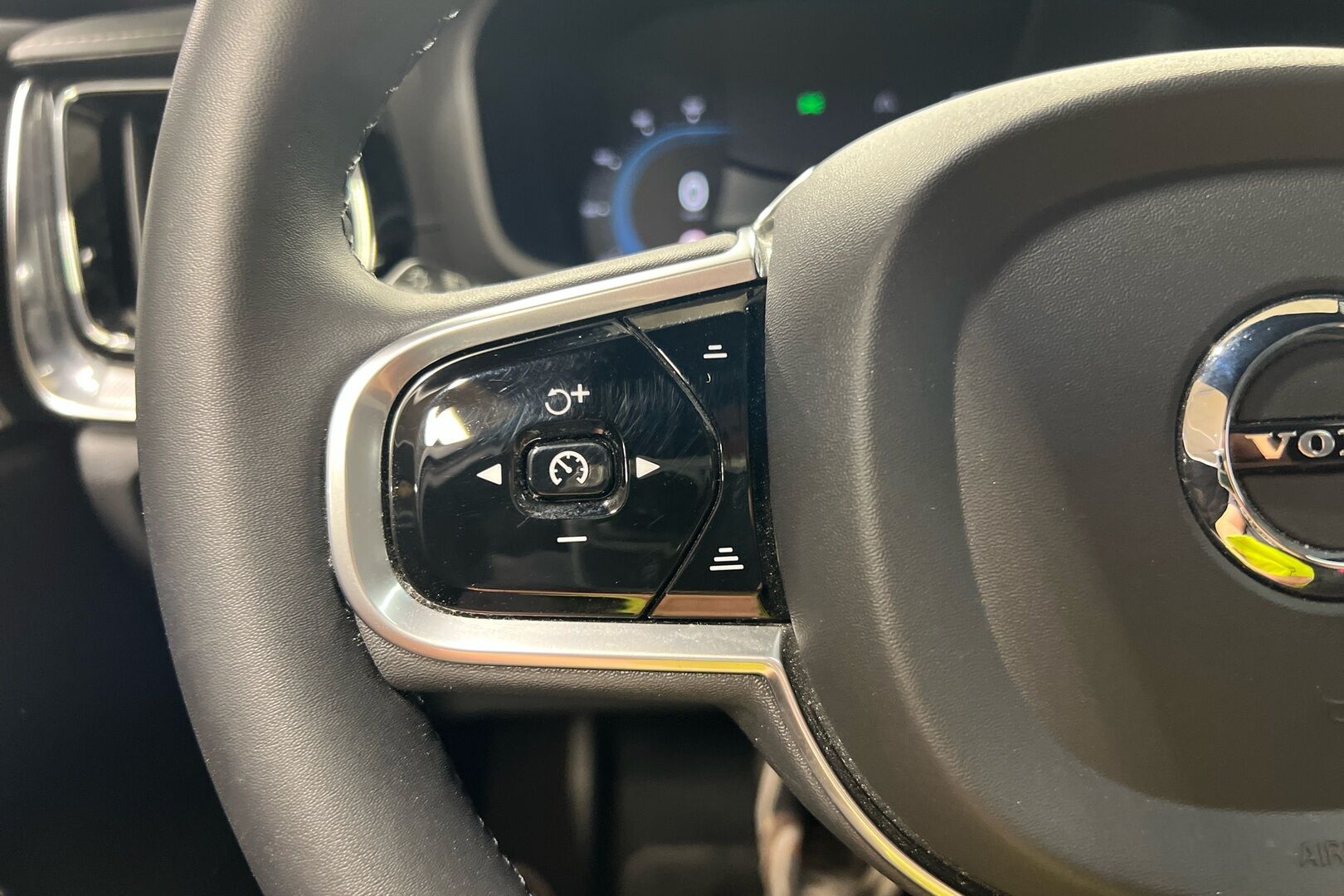 Volvo S60 iso kuva 14