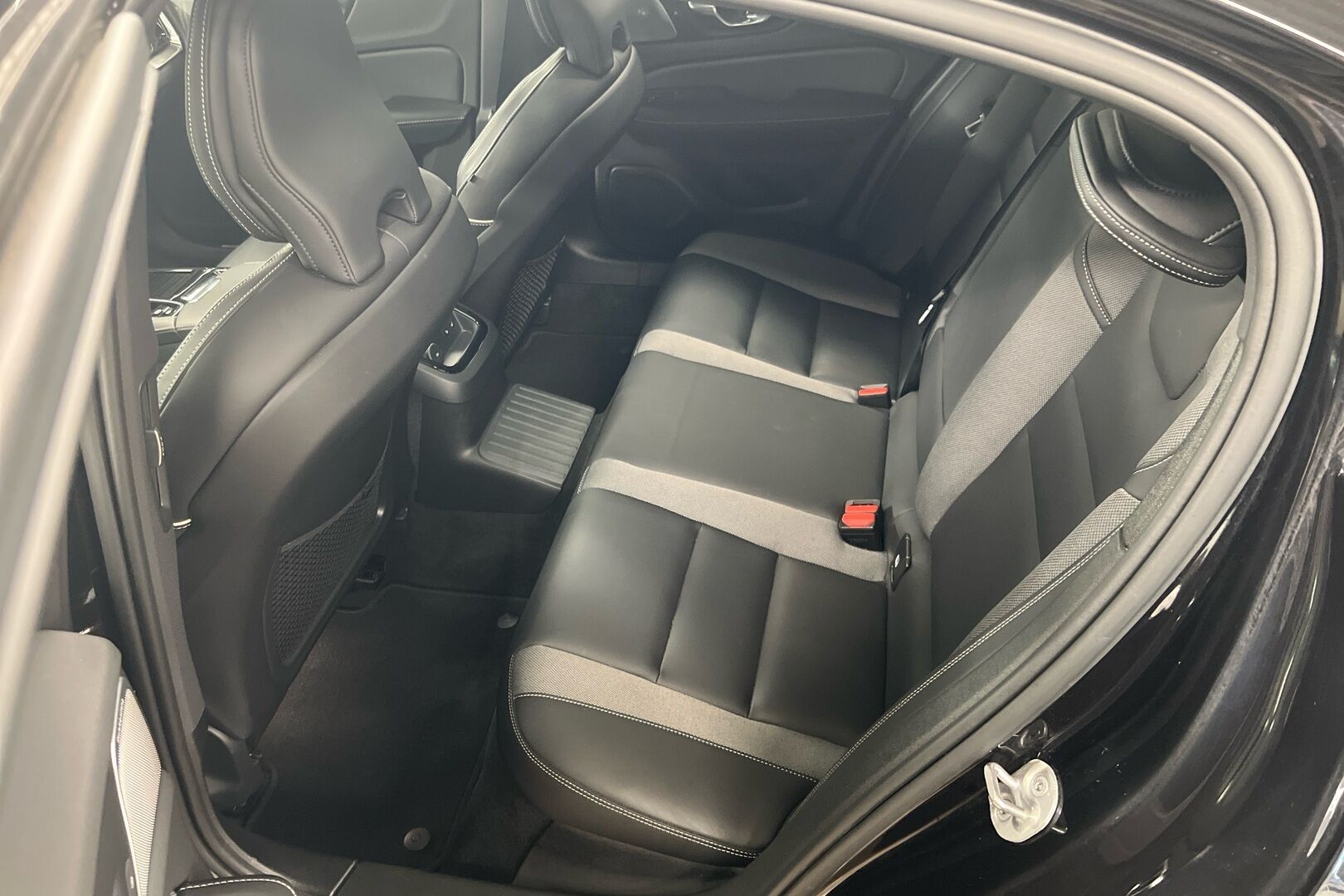 Volvo S60 iso kuva 8