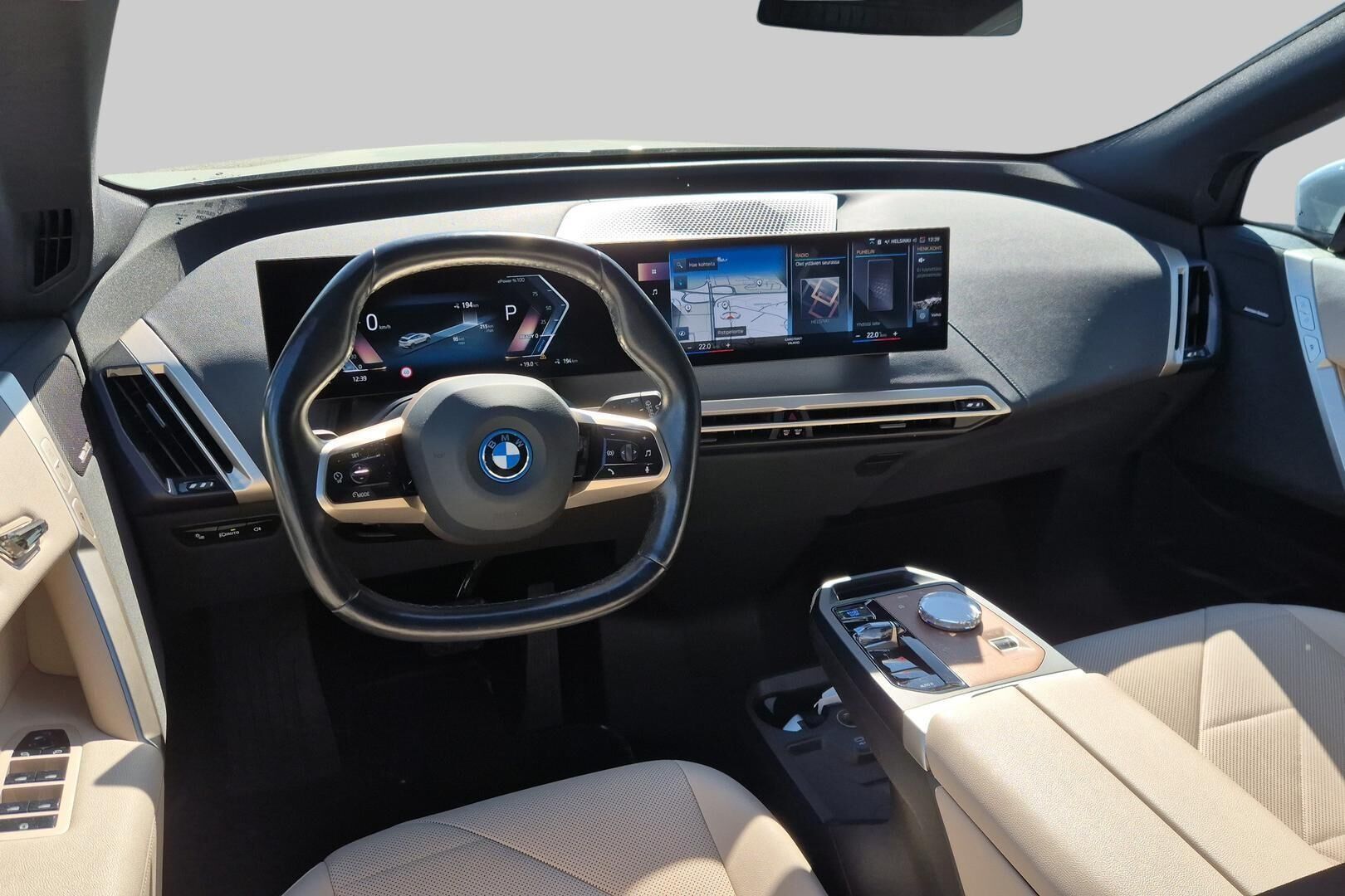 BMW iX iso kuva 1