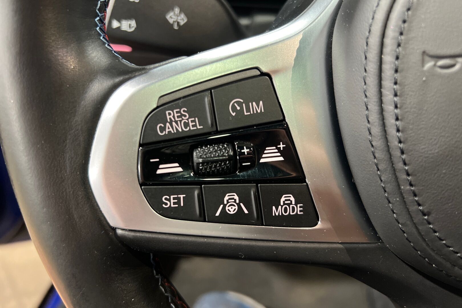 BMW i4 iso kuva 14