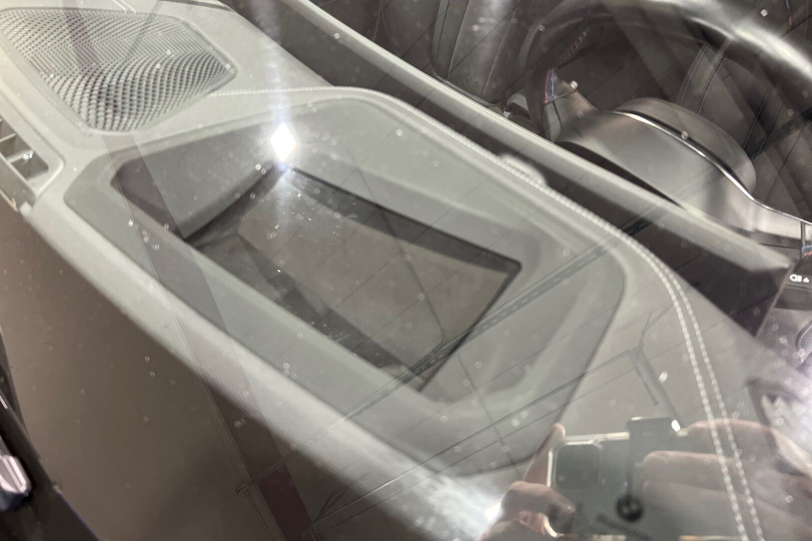 BMW i4 iso kuva 19