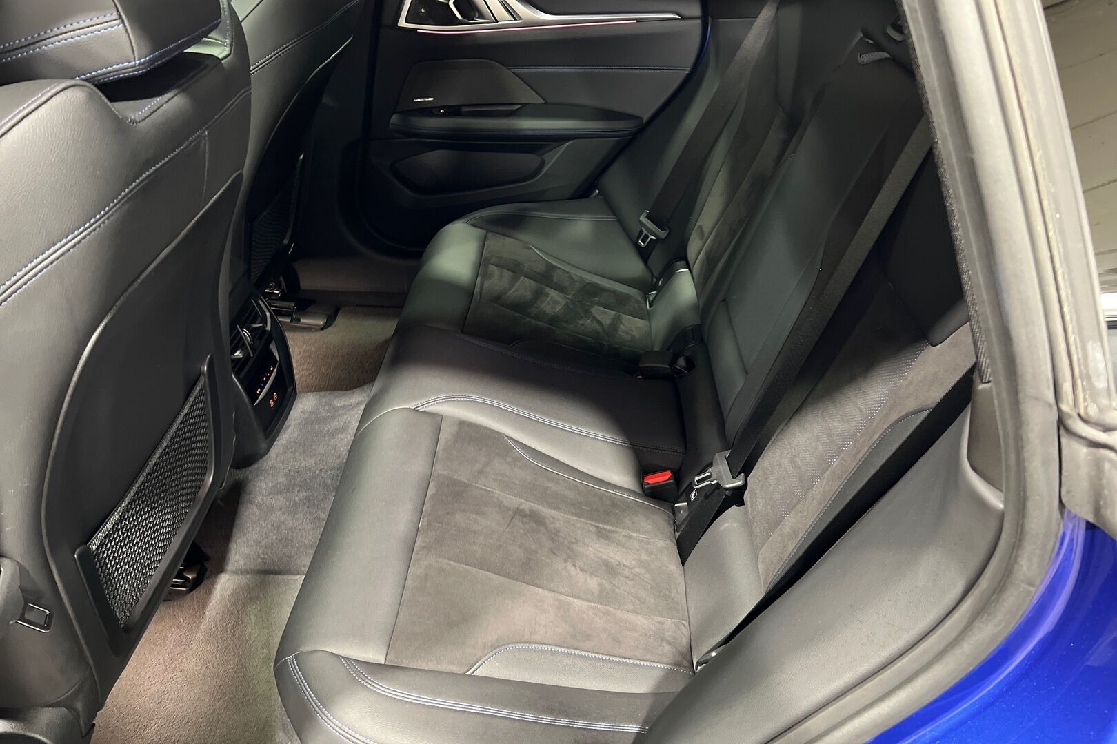 BMW i4 iso kuva 6