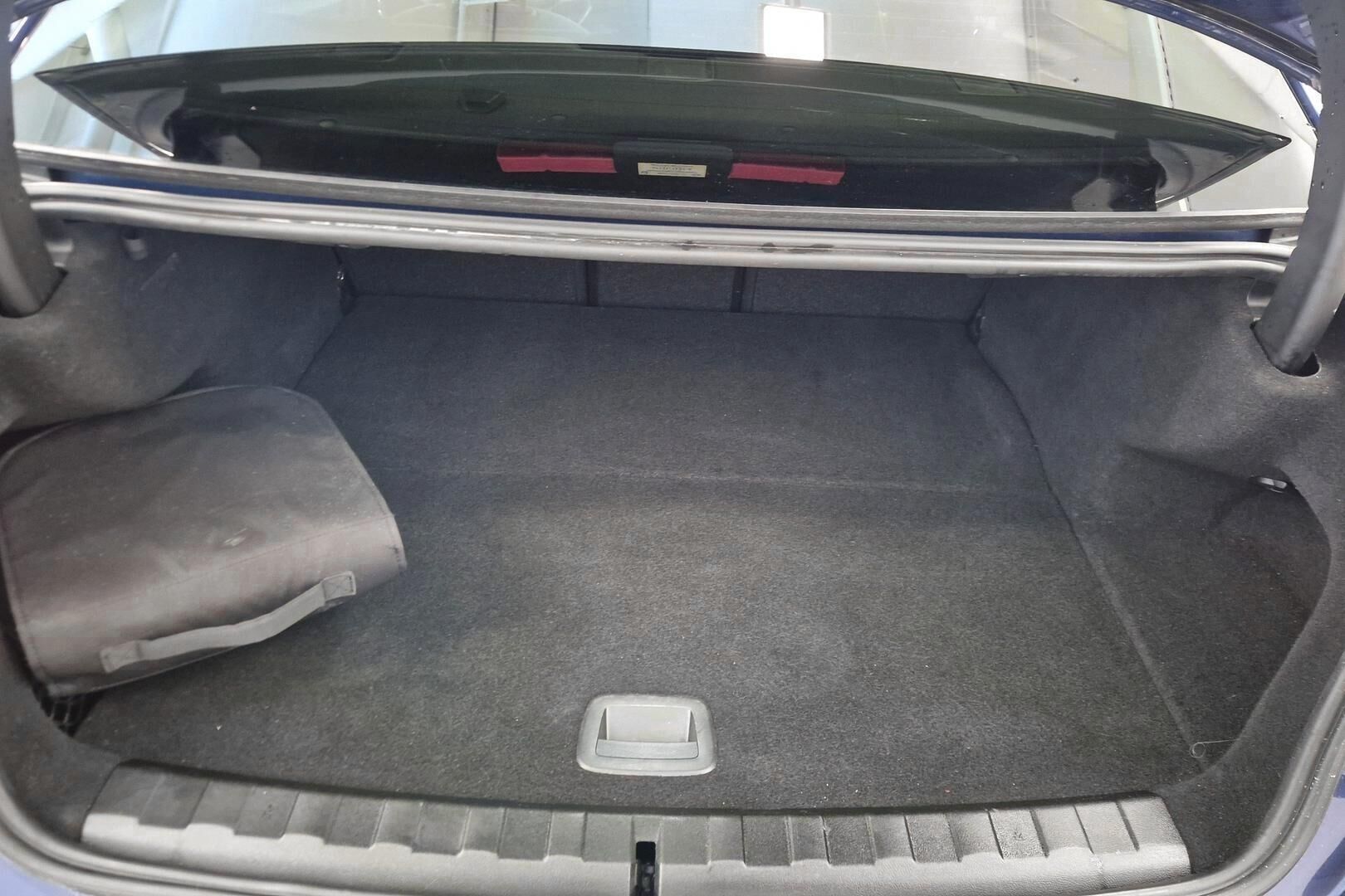 BMW 3-sarja iso kuva 12