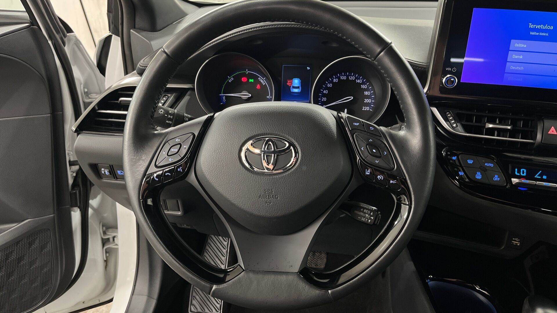 Toyota C-HR iso kuva 11