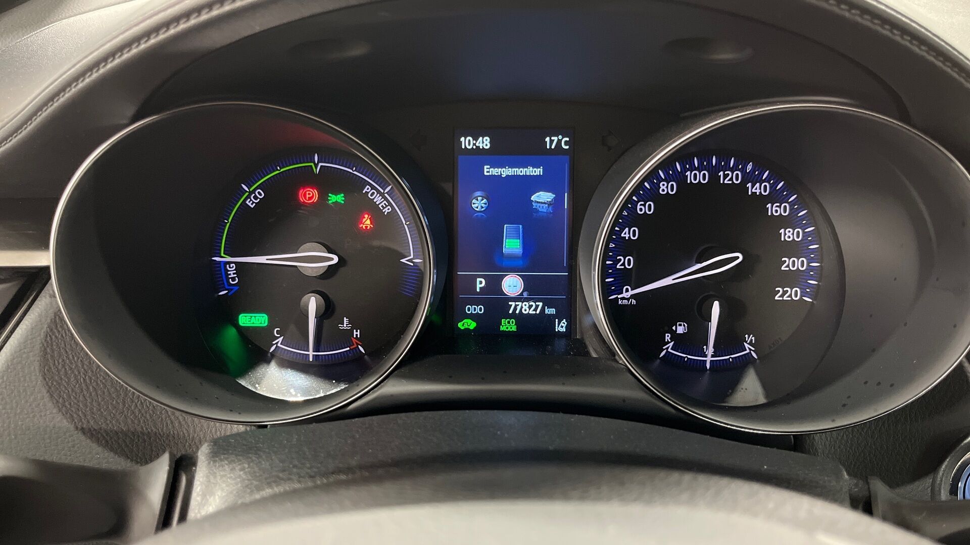 Toyota C-HR iso kuva 12