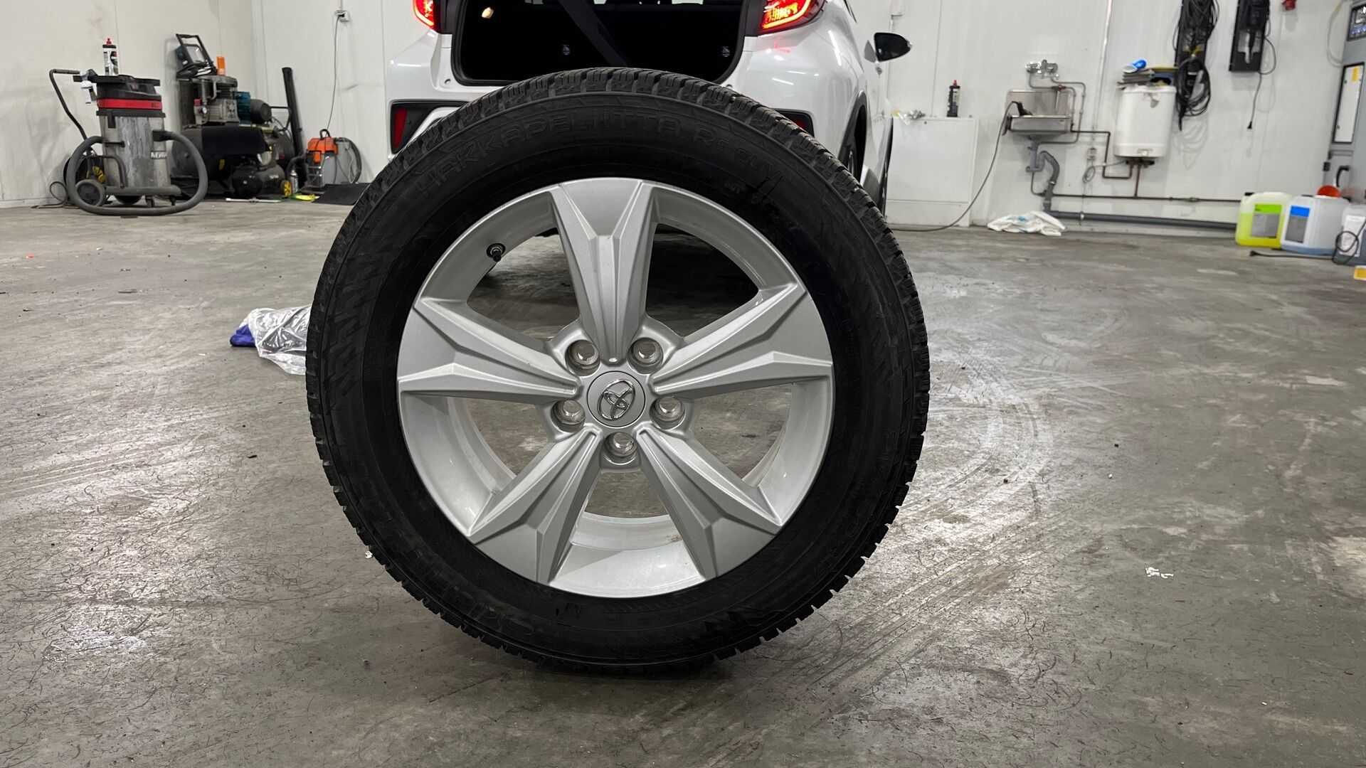 Toyota C-HR iso kuva 18
