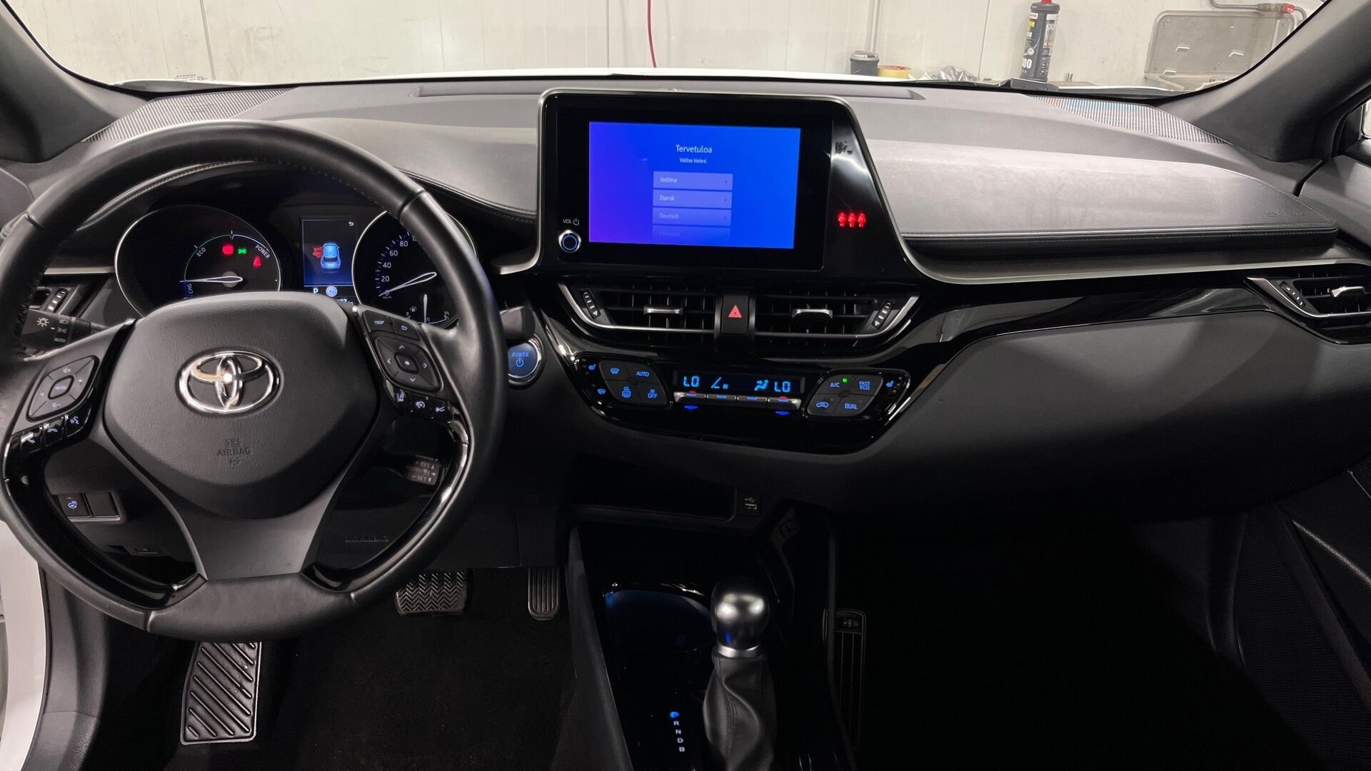 Toyota C-HR iso kuva 9