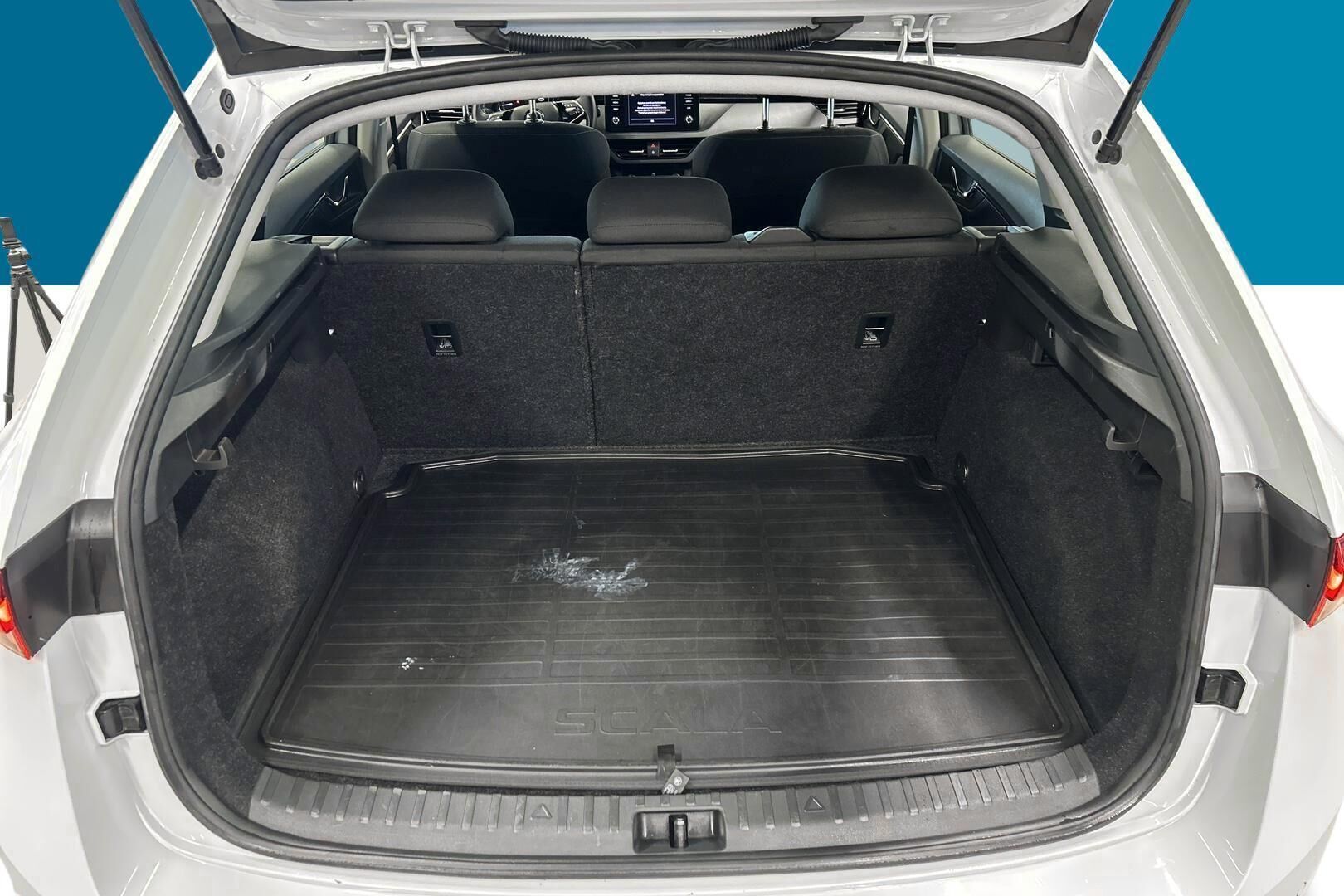 Skoda Scala iso kuva 8