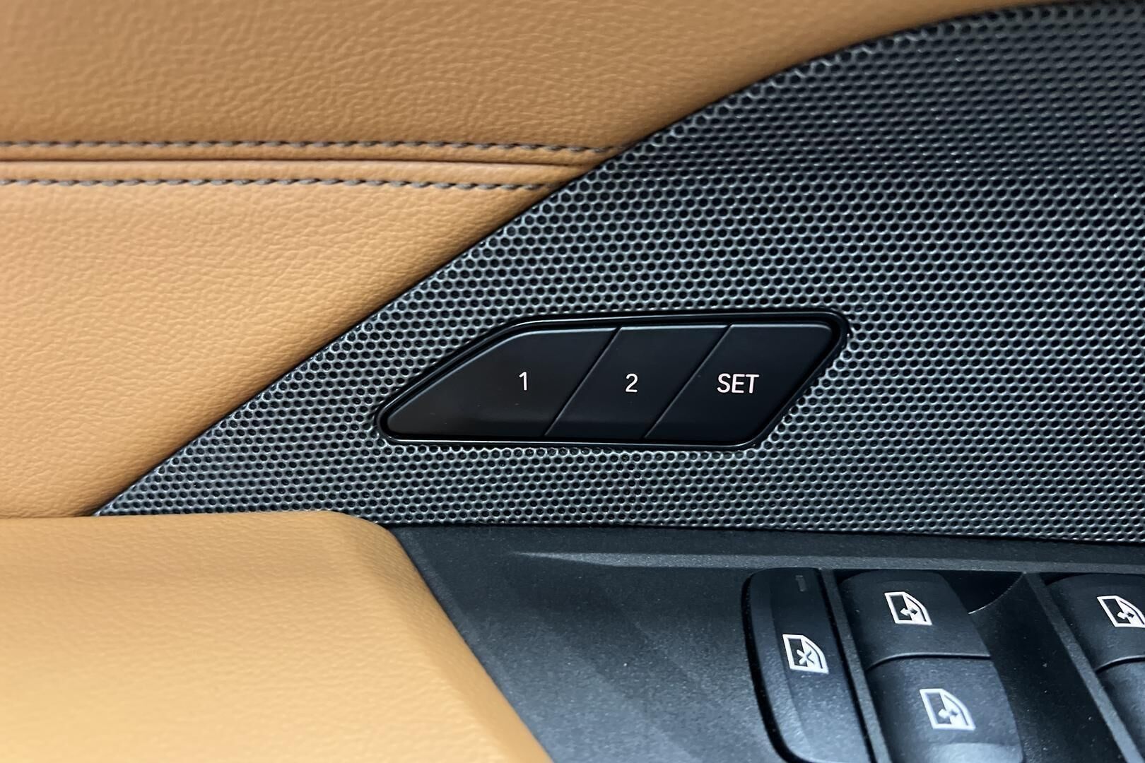 BMW i4 iso kuva 21